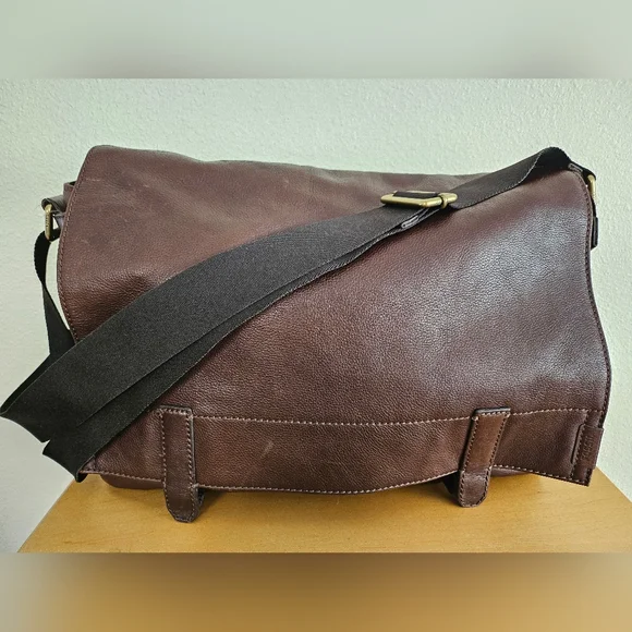 🛑SOLD🛑tg Fossil Unisex Brown Leather Messenger Bag Laptop Crossbody Work Bag. - Picture 2 of 14